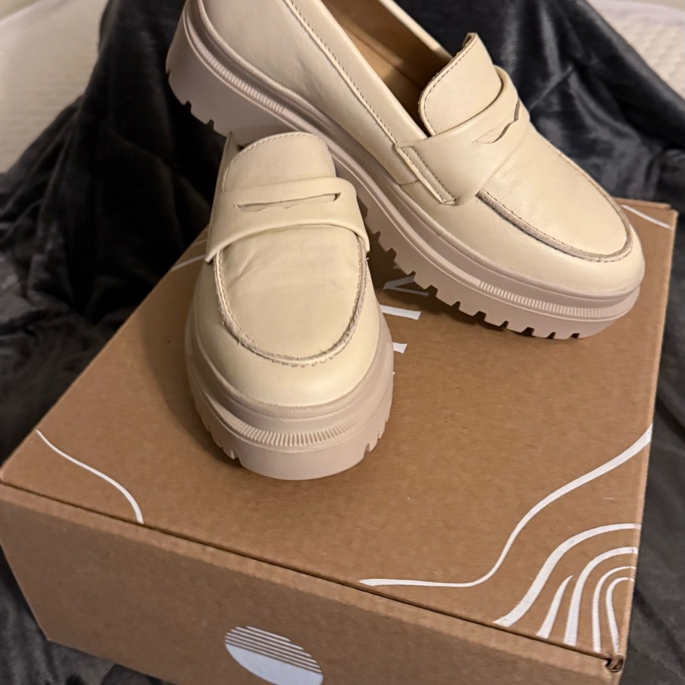 Portland Leather Goods Bone Zoe Chunky Loafers. Size 8.